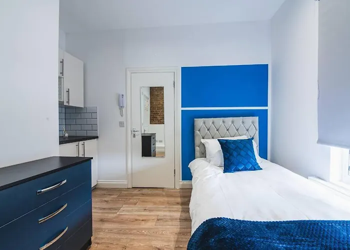 3Beds / 3Baths Close To Portobello Road