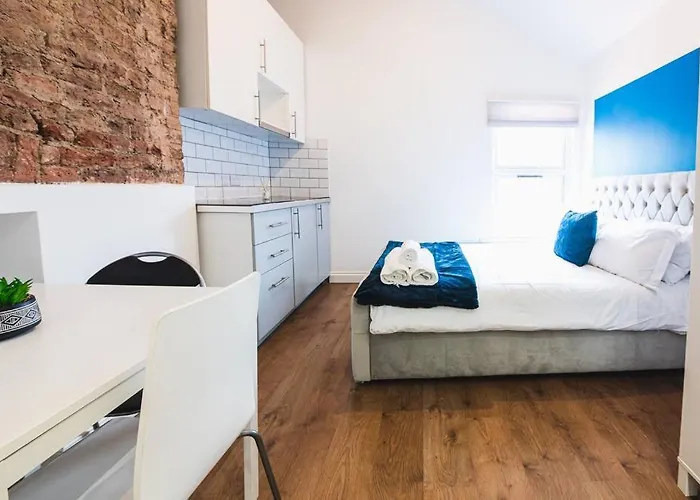 3Beds / 3Baths Close To Portobello Road